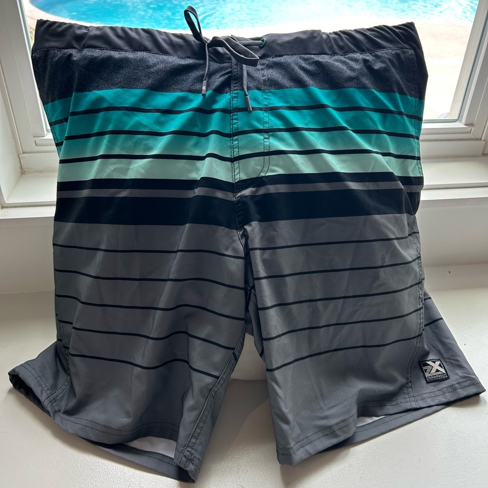 Men’s Swim trunks Size XL